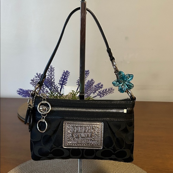 Coach Poppy Vintage Small Shoulder Bag. - Picture 1 of 11